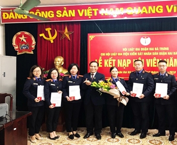 Lễ kết nạp hội viên Chi hội Luật gia Viện KSND quận Hai Bà Trưng